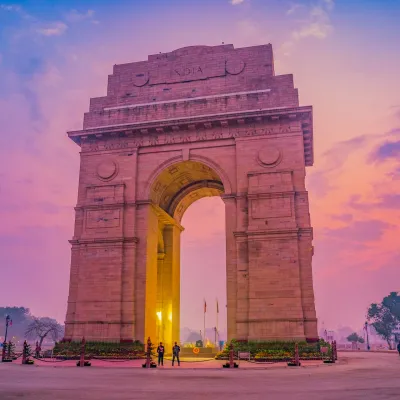 India Gate: A war memorial with grand surroundings, ideal for evening or sunset shots