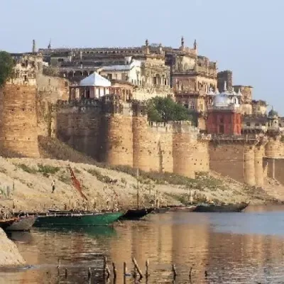 Chunar Fort: Overlooking the Ganges River, this fort is rich in history, offering great opportunities for capturing ancient architecture and scenic views.