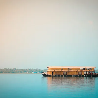 Kochi: (Cochin) – A vibrant city with historic forts, colonial architecture, and bustling markets.