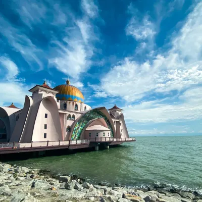 Malacca (Melaka): A historical city with Dutch and Portuguese colonial architecture and rich heritage.